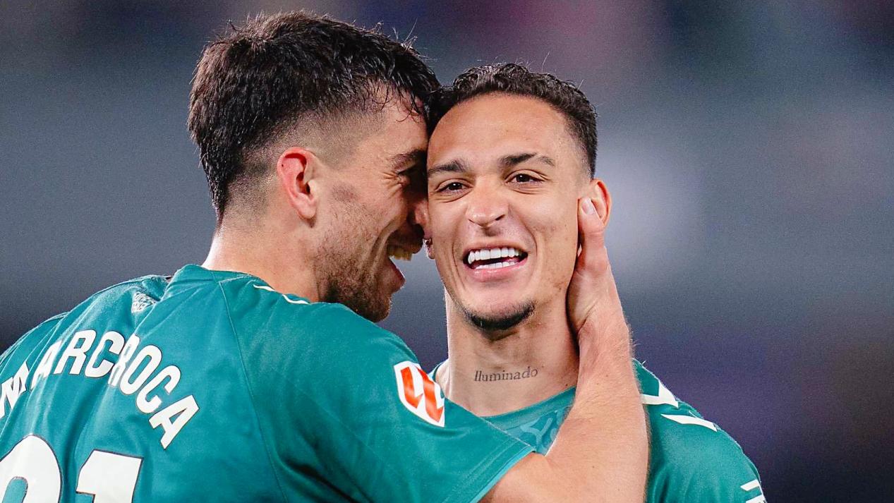 包含波尔图逆袭晋级，拼搏在前场的词条