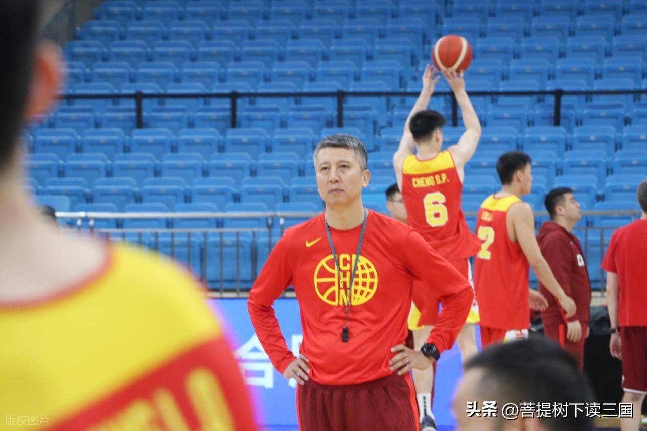 球员们奋勇争先，比赛悬念不断