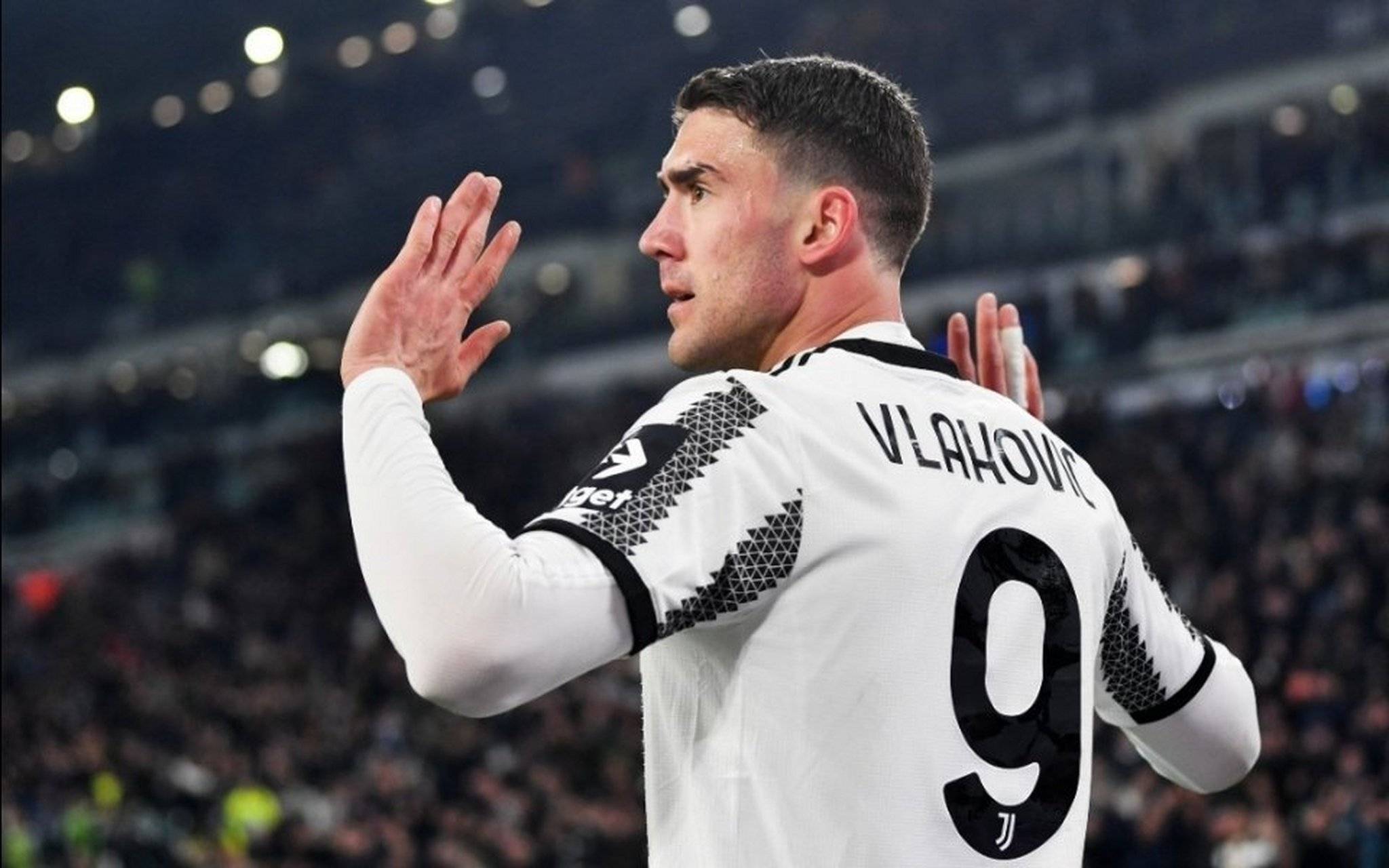 包含尤文图斯主场力克AC米兰，豪取三分的词条