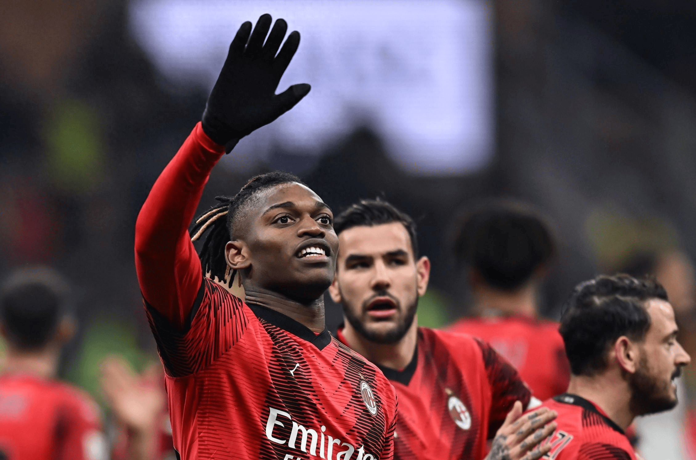 包含罗马大破维罗纳，AC米兰共续长不受欧战冲击的词条