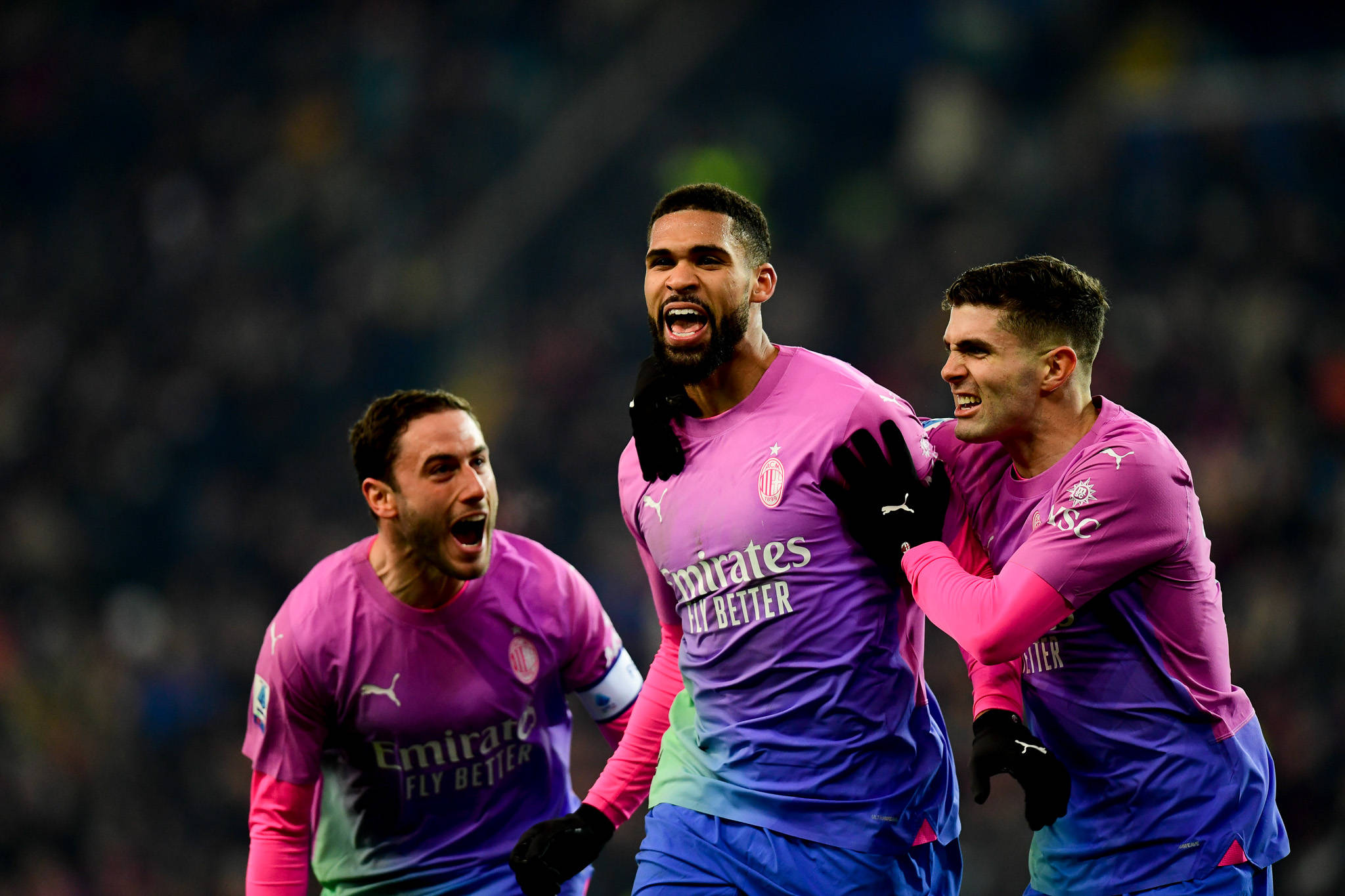 包含罗马大破维罗纳，AC米兰共续长不受欧战冲击的词条