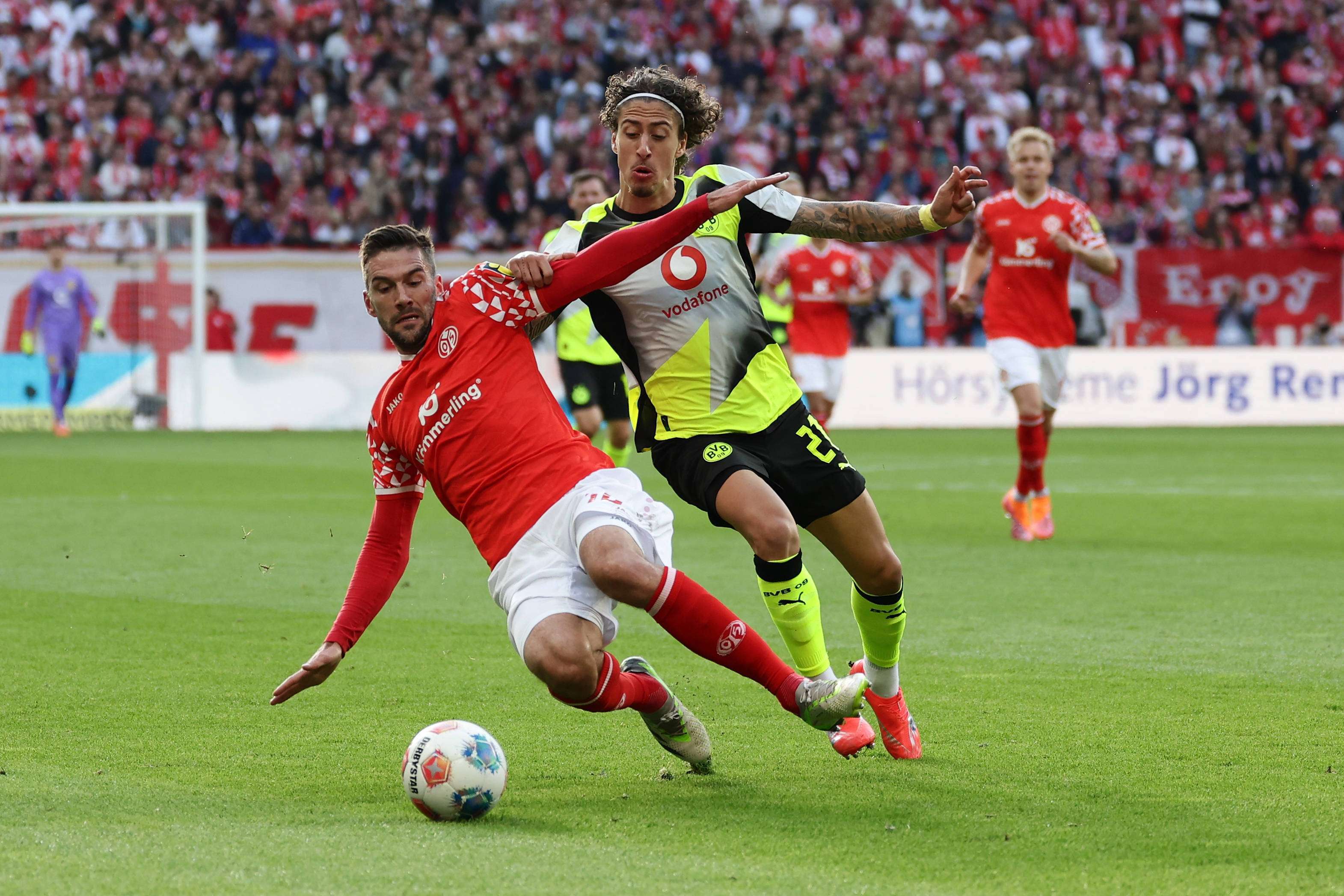 美因茨在主场力克对手，稳步提升积分排名的简单介绍