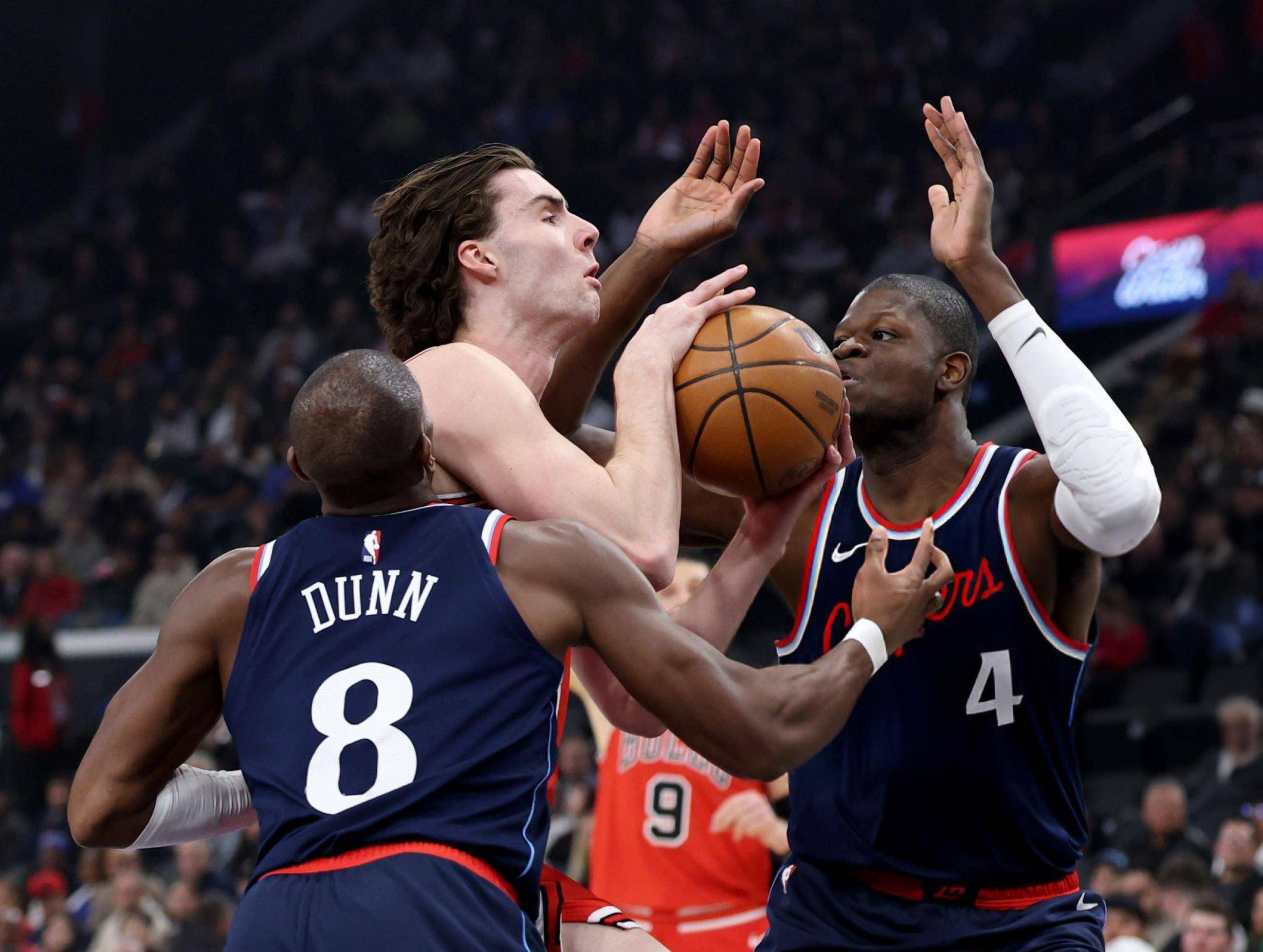 关于快船队主场气氛热烈引发狂欢的信息