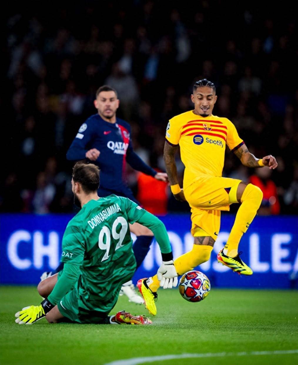 包含皇马客场逆转维罗纳锁定淘汰赛资格的词条