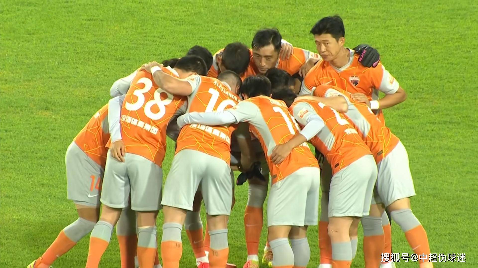 夏季比赛深陷困境，球队寻找突破口的简单介绍