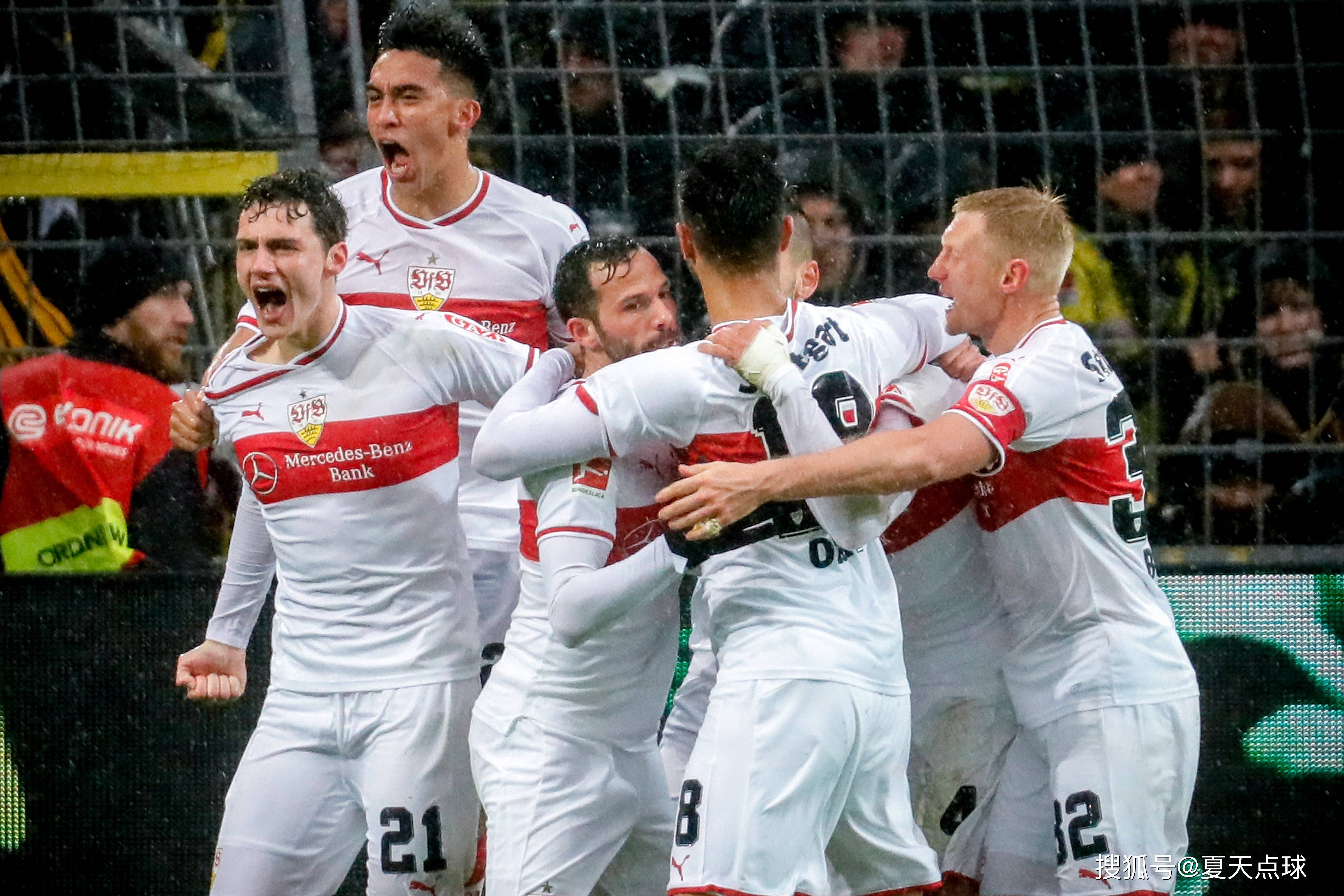 包含拜仁慕尼黑防线错失关键拦截被点球绝杀输球的词条